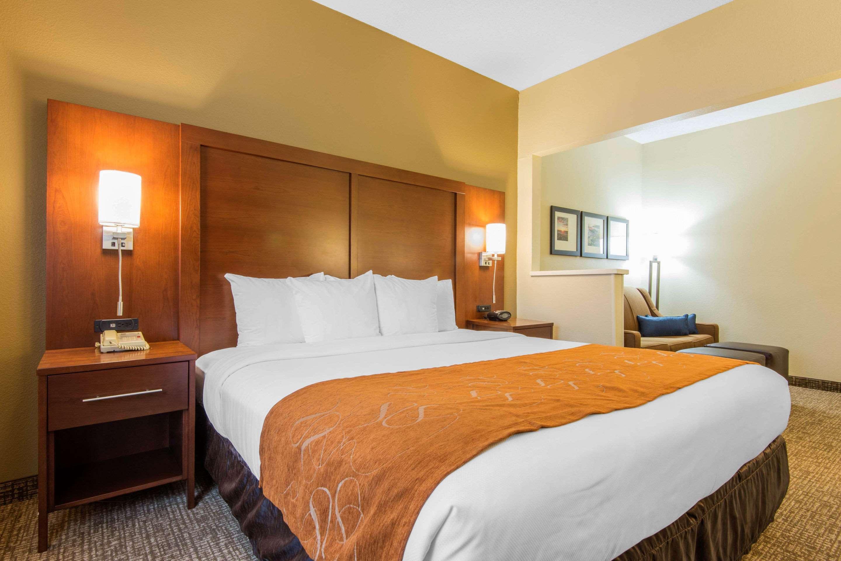 Comfort Suites Rochester Henrietta University Area מראה חיצוני תמונה