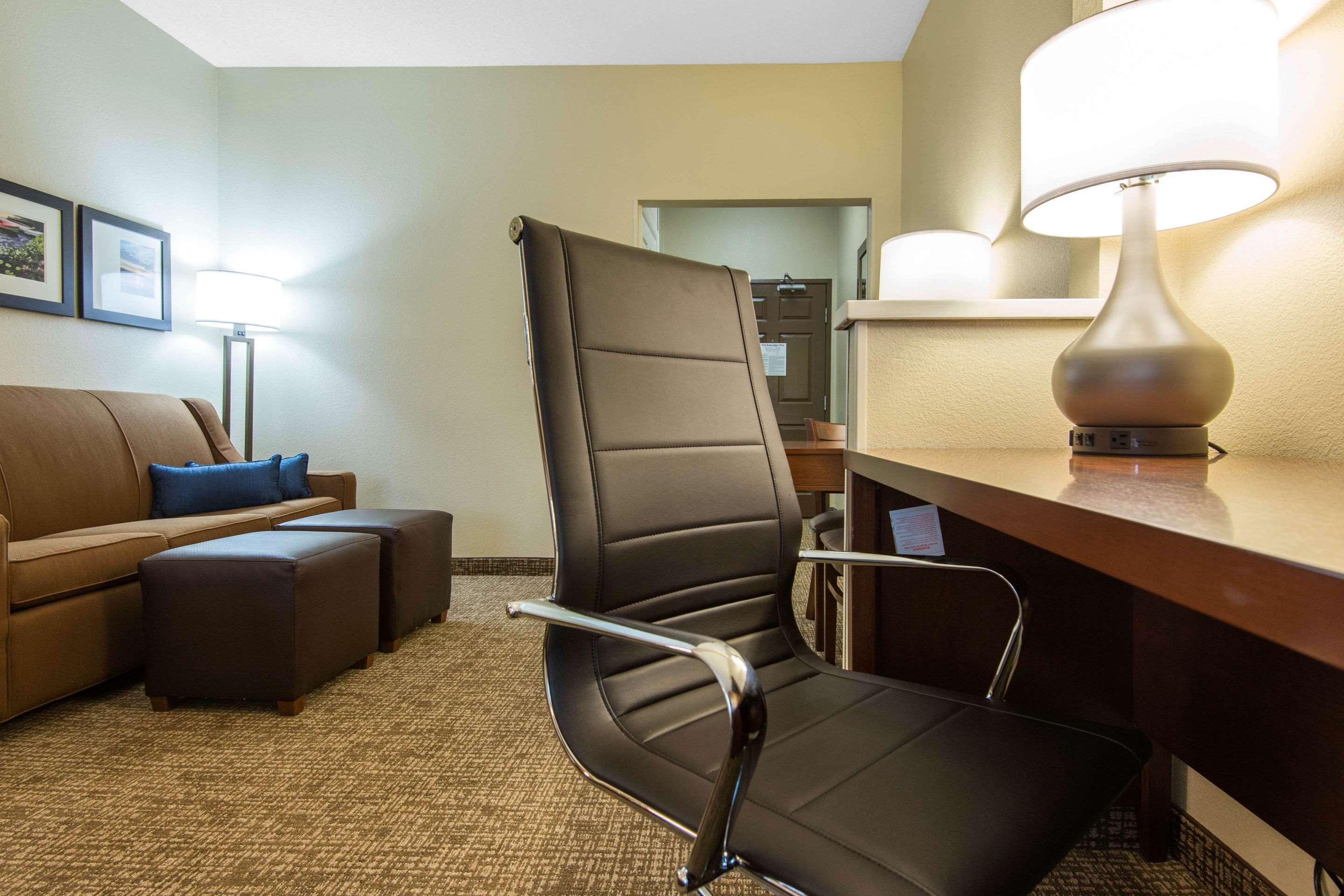 Comfort Suites Rochester Henrietta University Area מראה חיצוני תמונה