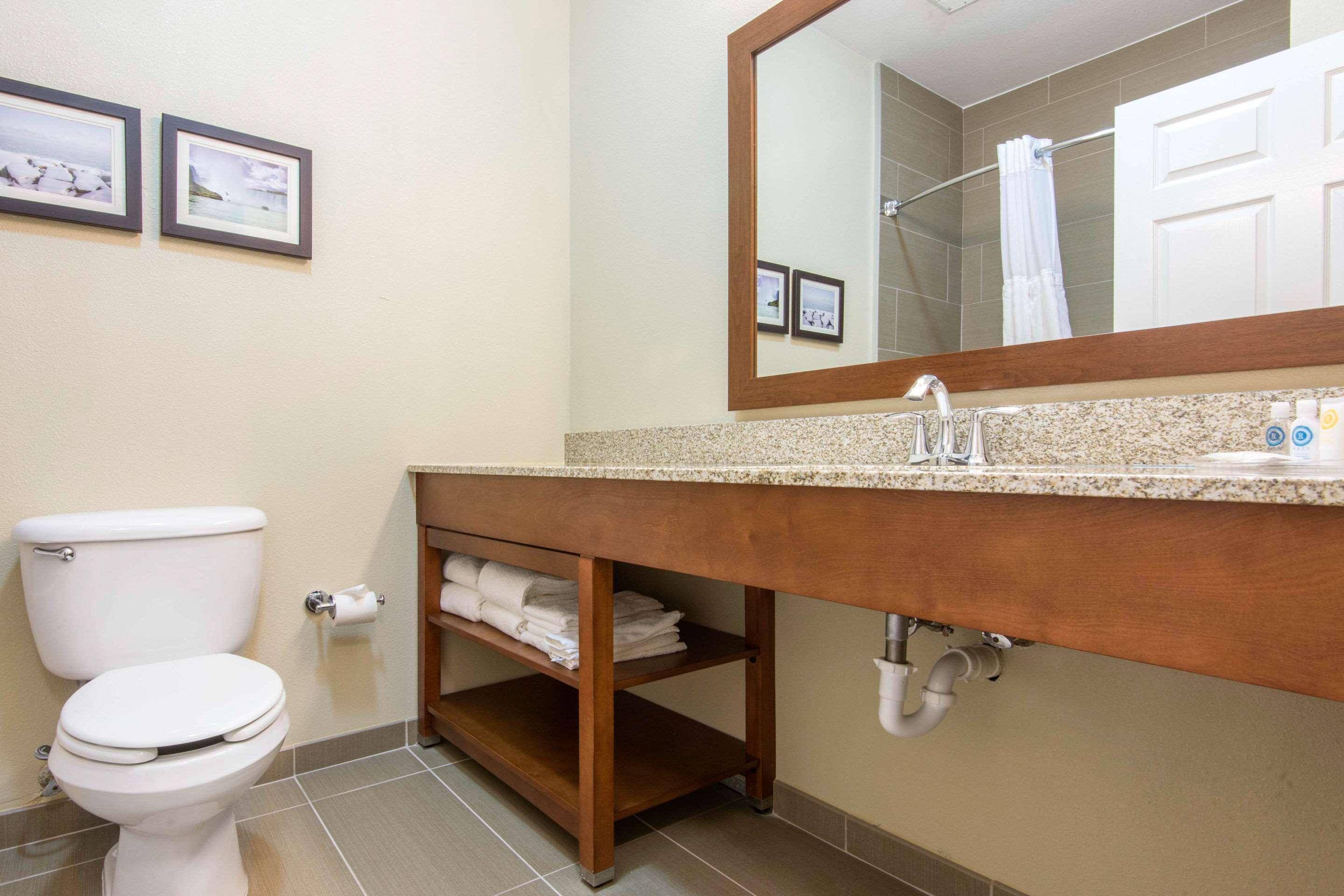 Comfort Suites Rochester Henrietta University Area מראה חיצוני תמונה