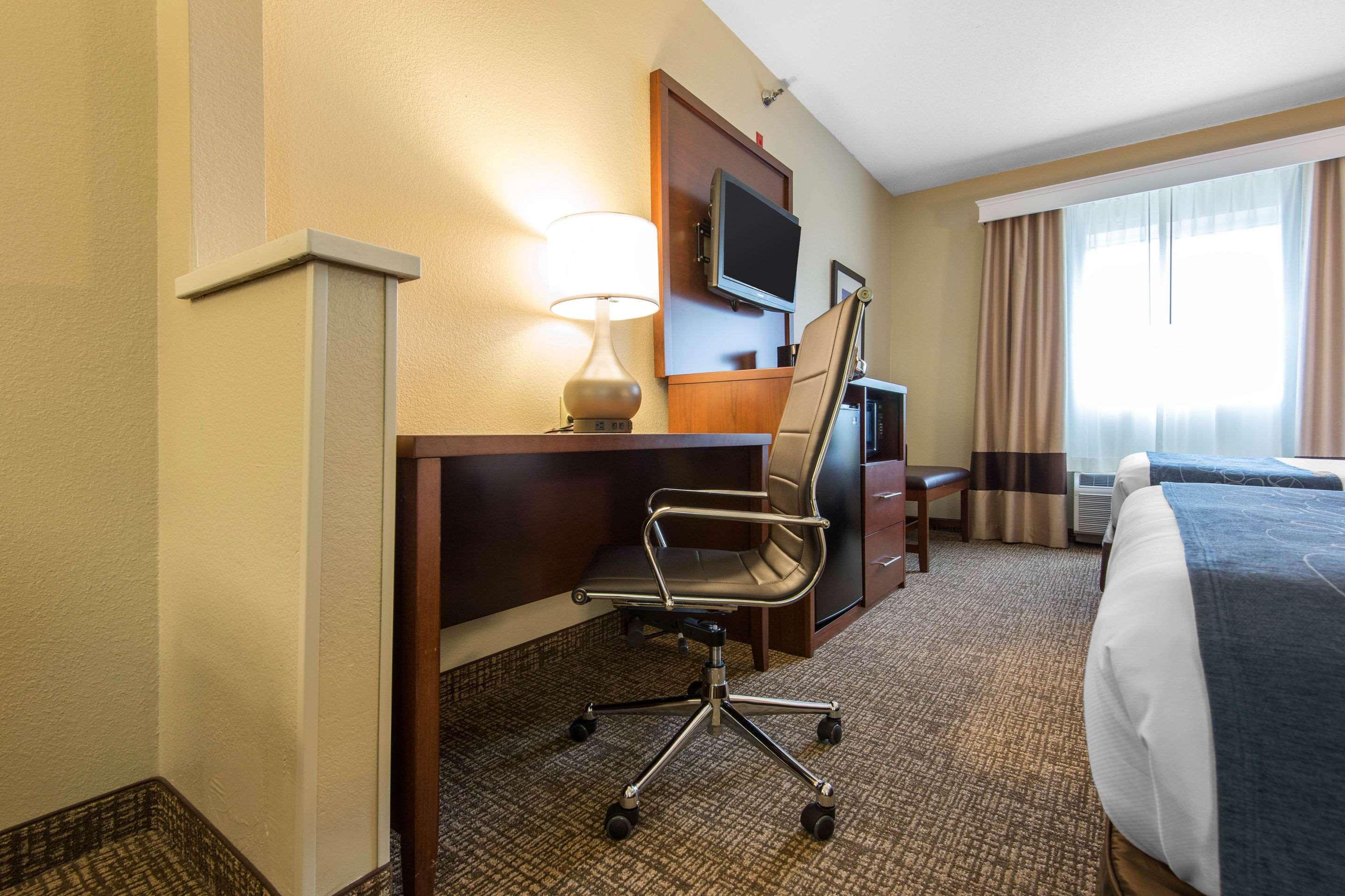 Comfort Suites Rochester Henrietta University Area מראה חיצוני תמונה