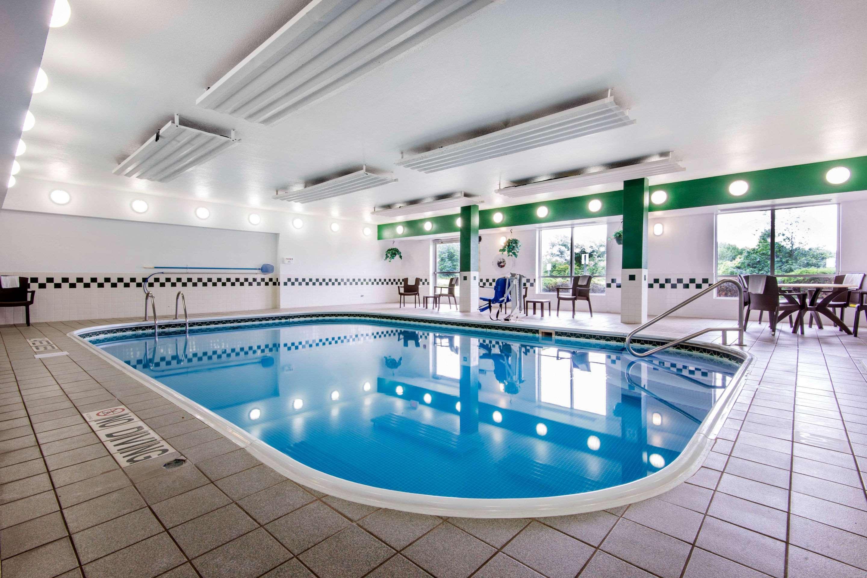 Comfort Suites Rochester Henrietta University Area מראה חיצוני תמונה