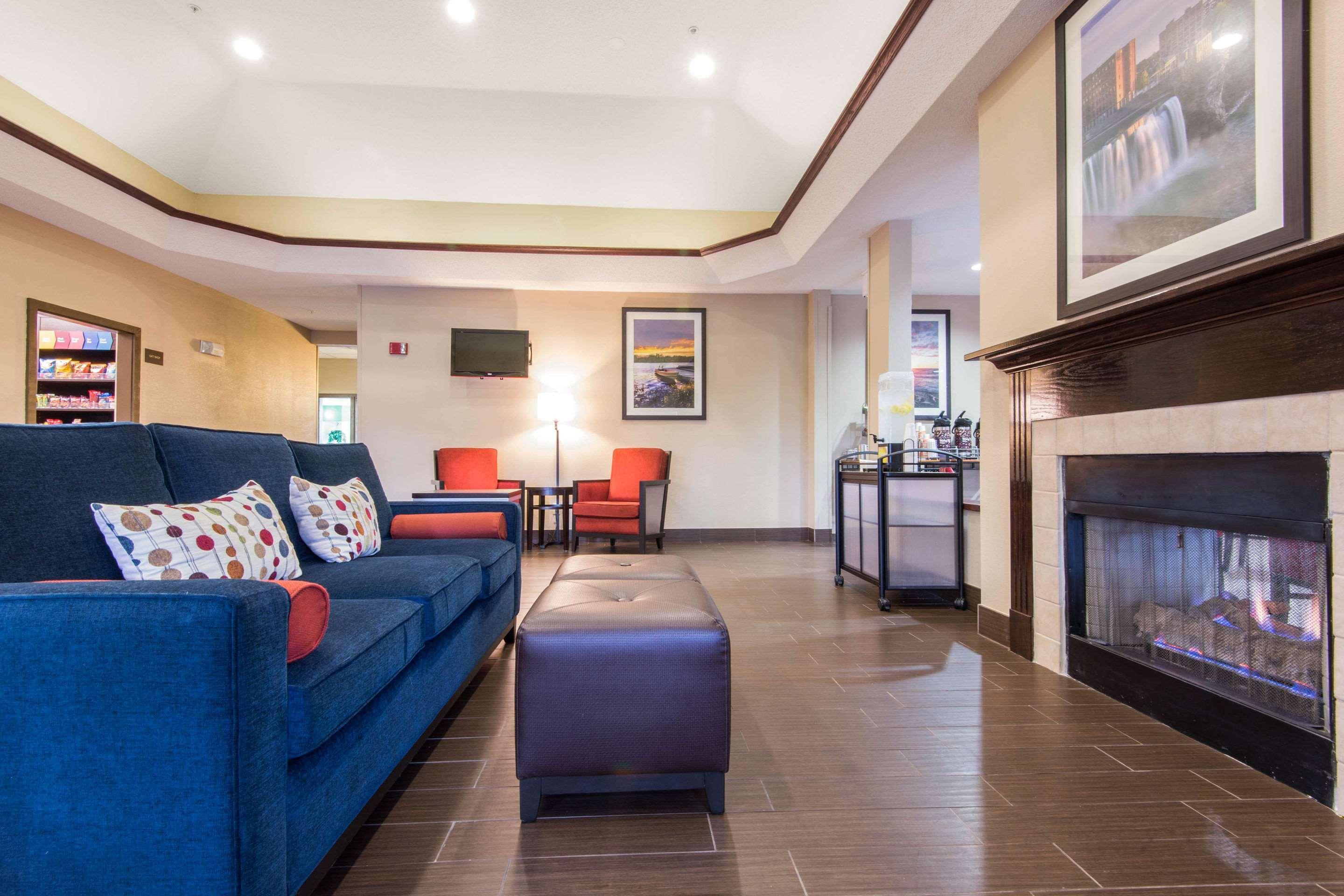 Comfort Suites Rochester Henrietta University Area מראה חיצוני תמונה