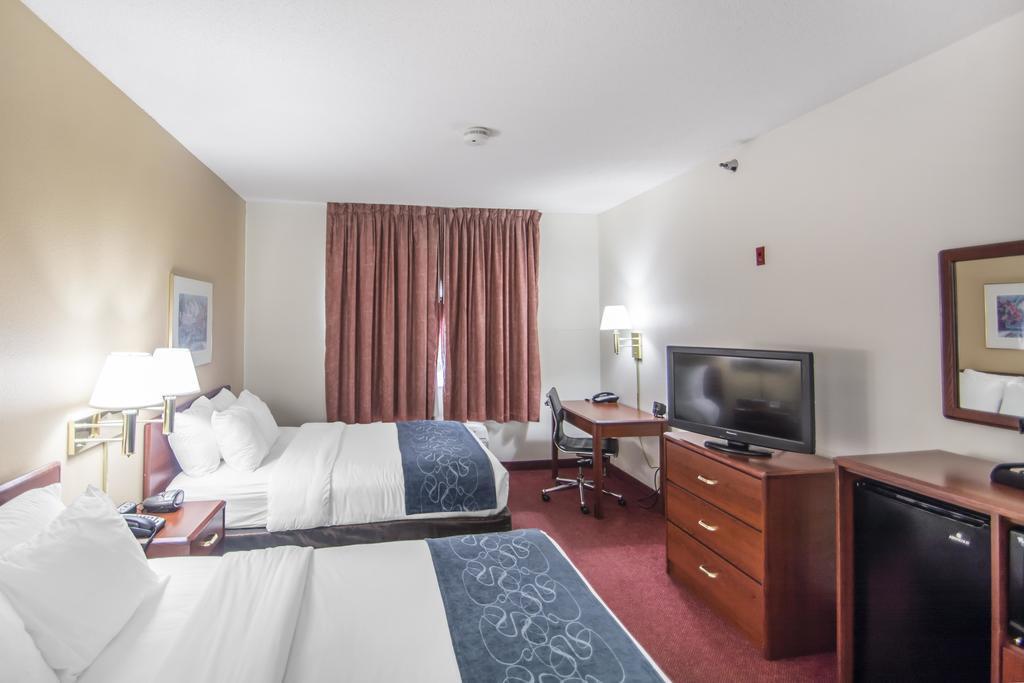 Comfort Suites Rochester Henrietta University Area מראה חיצוני תמונה