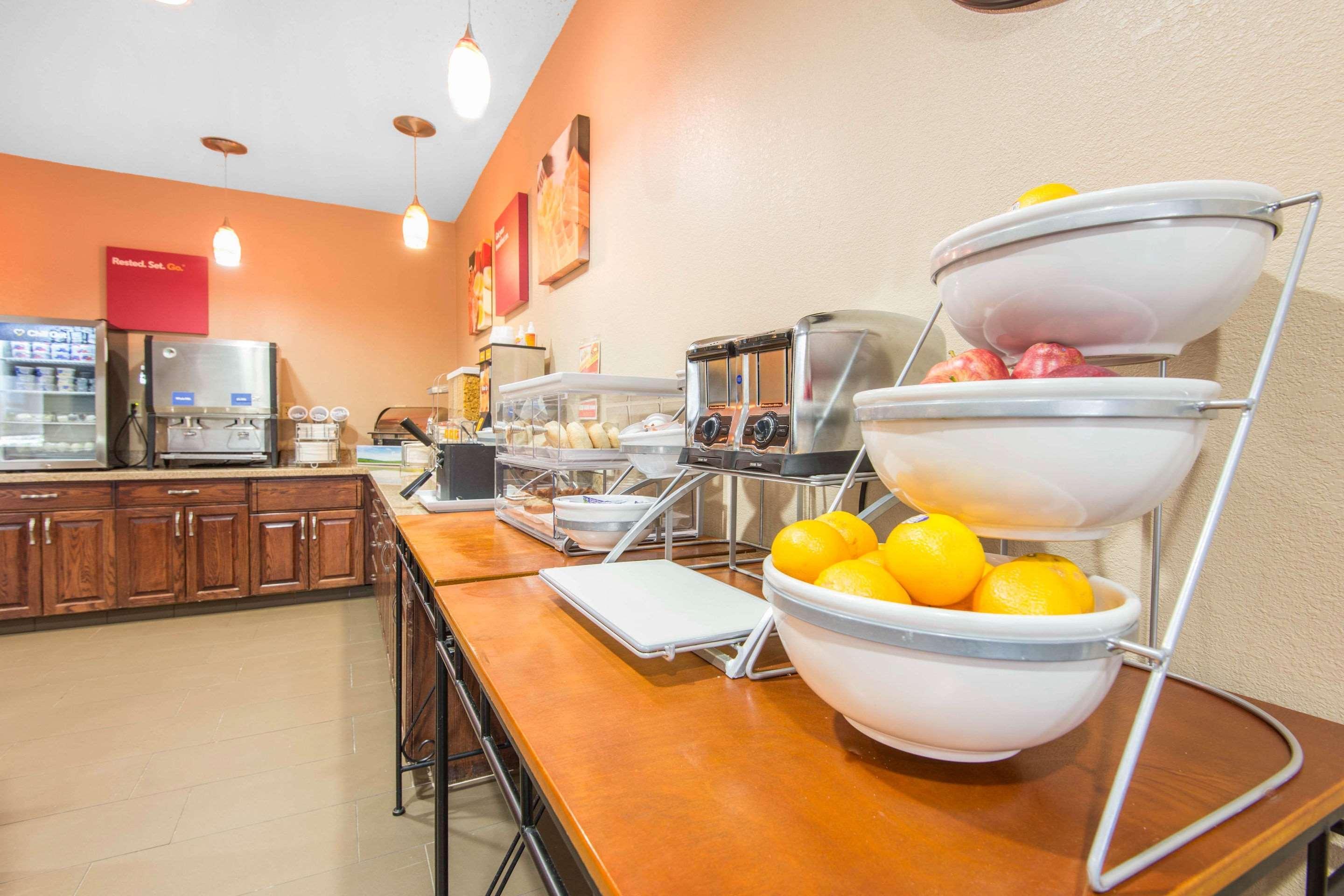 Comfort Suites Rochester Henrietta University Area מראה חיצוני תמונה