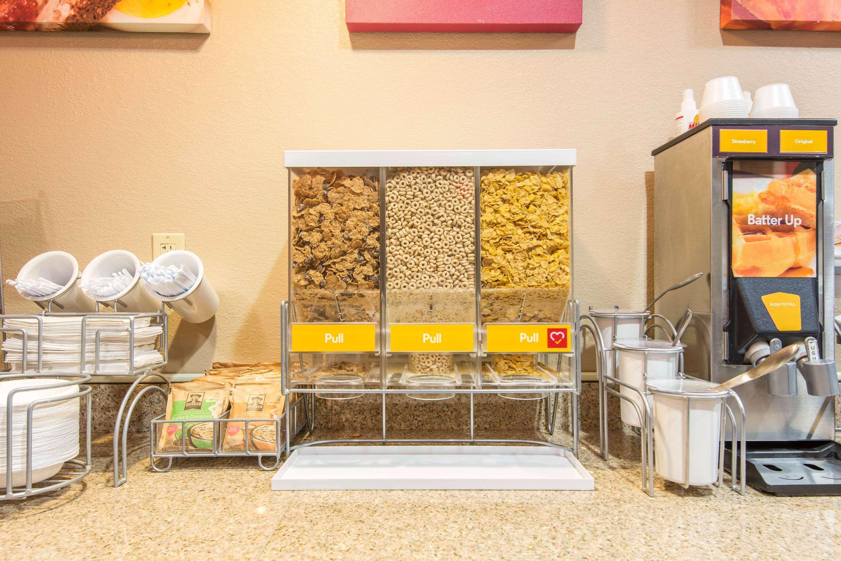 Comfort Suites Rochester Henrietta University Area מראה חיצוני תמונה
