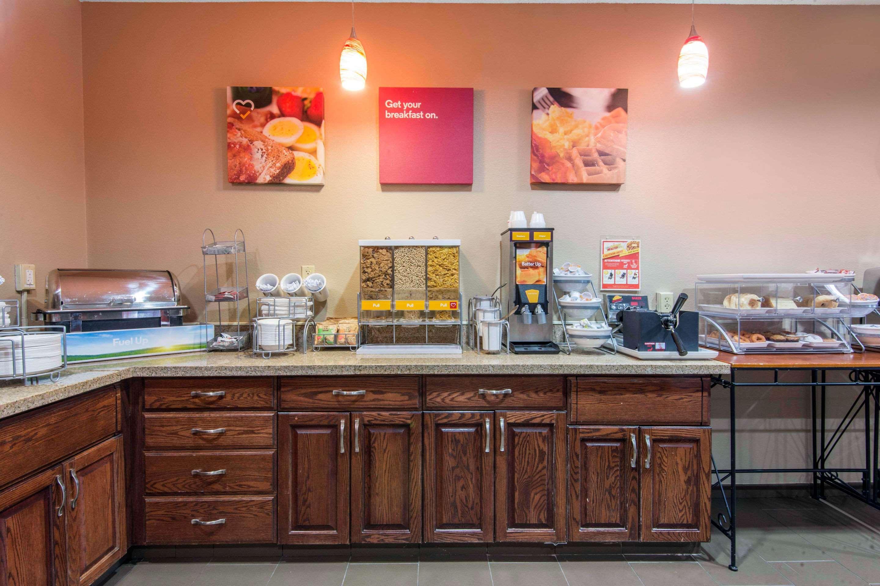 Comfort Suites Rochester Henrietta University Area מראה חיצוני תמונה